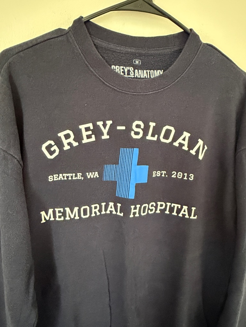 Grey's Anatomy Navy Grey-Sloan Memorial Hospital Crewneck Sweatshirt - Picture 3 of 3